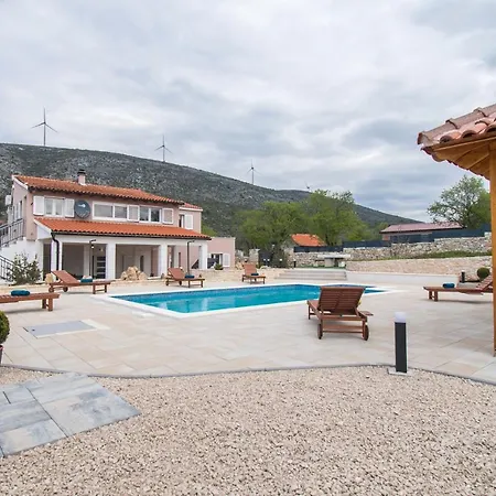 Natura Piedra Villa *